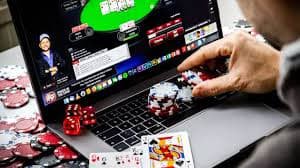 Pembaca berita olahraga melalui mobile
